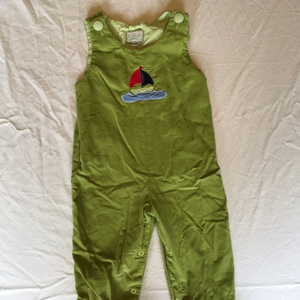 Boy Corduroy green longall with boat appliqué 12m